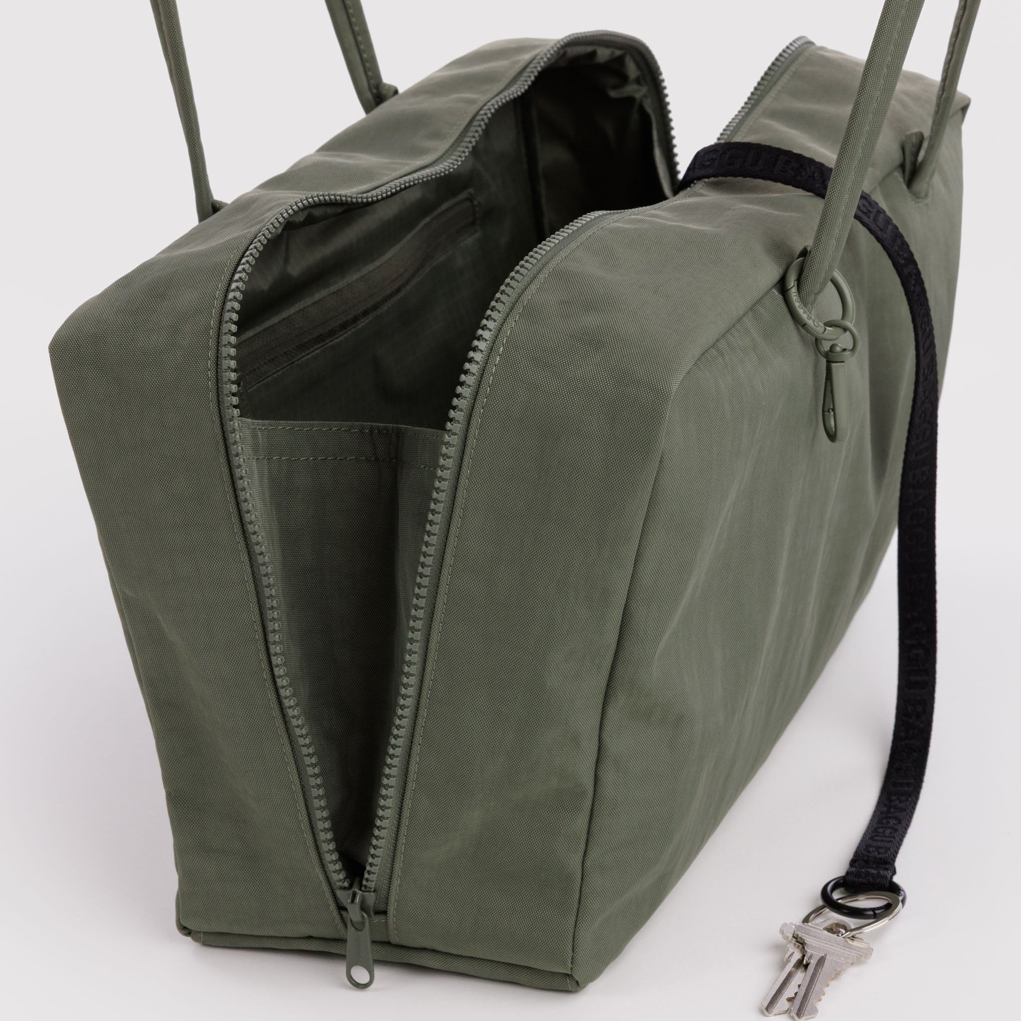 BAGGU Medium Nylon Bowler Bag (Caper)