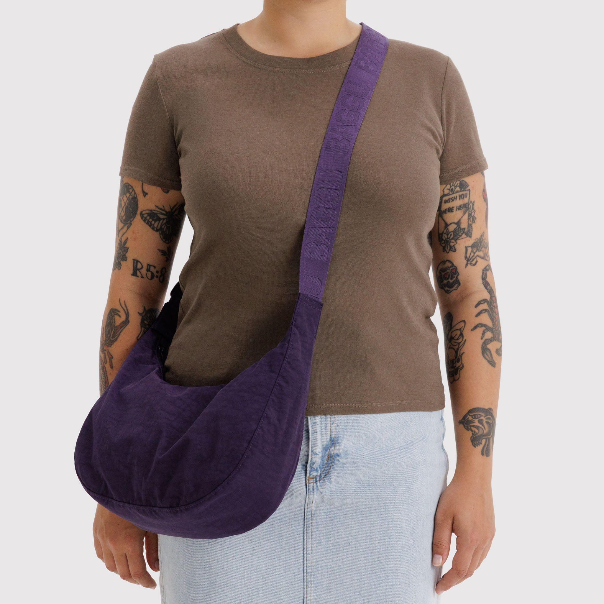 Medium_Nylon_Crescent_Bag_Heavyweight_Fig_02.jpg