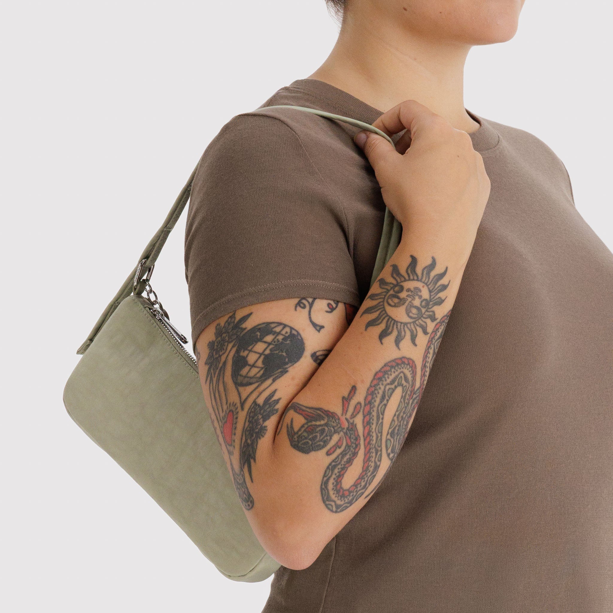 Nylon_Pochette_Heavyweight_Celadon_02.jpg