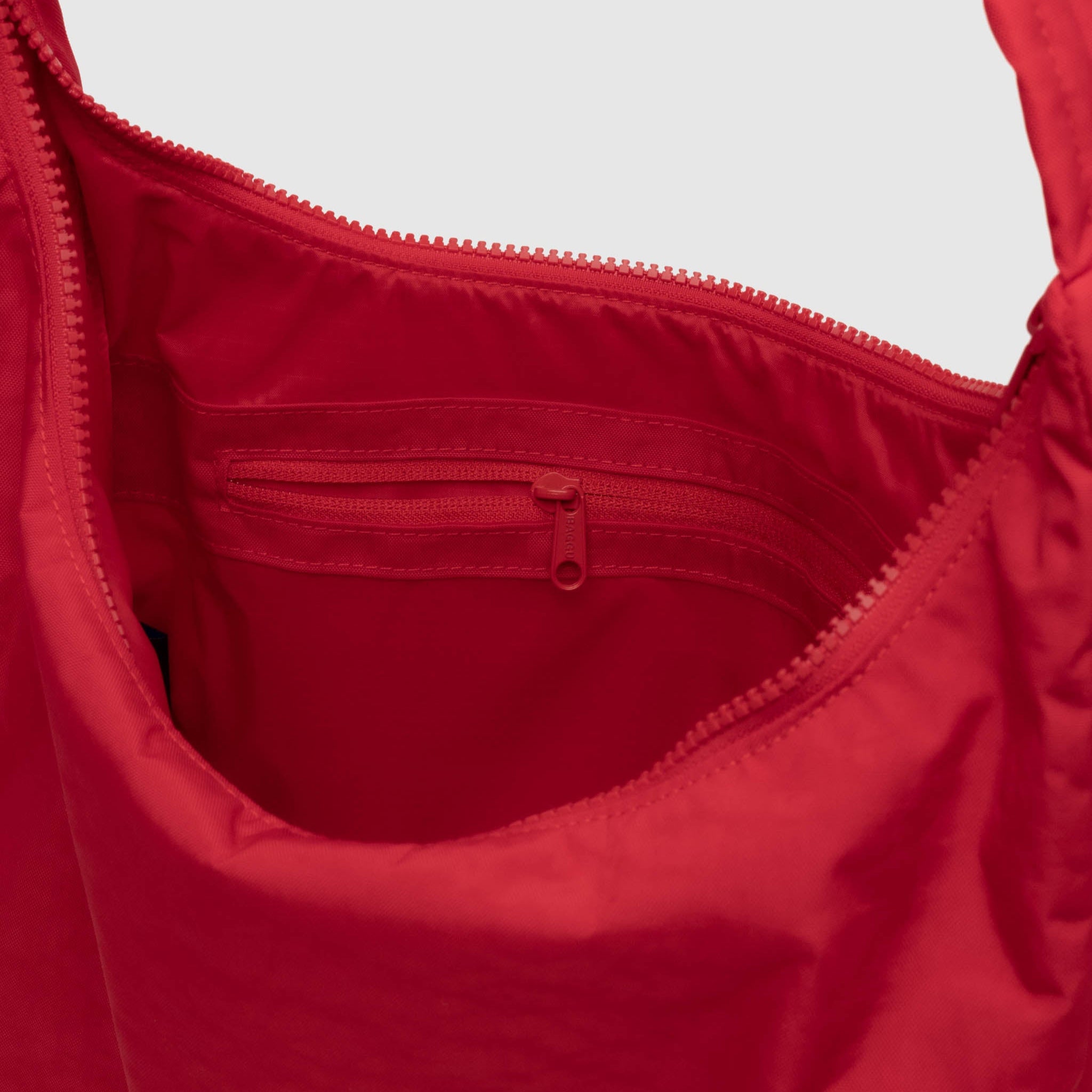BAGGU Nylon Shoulder Bag (Candy Apple Red)