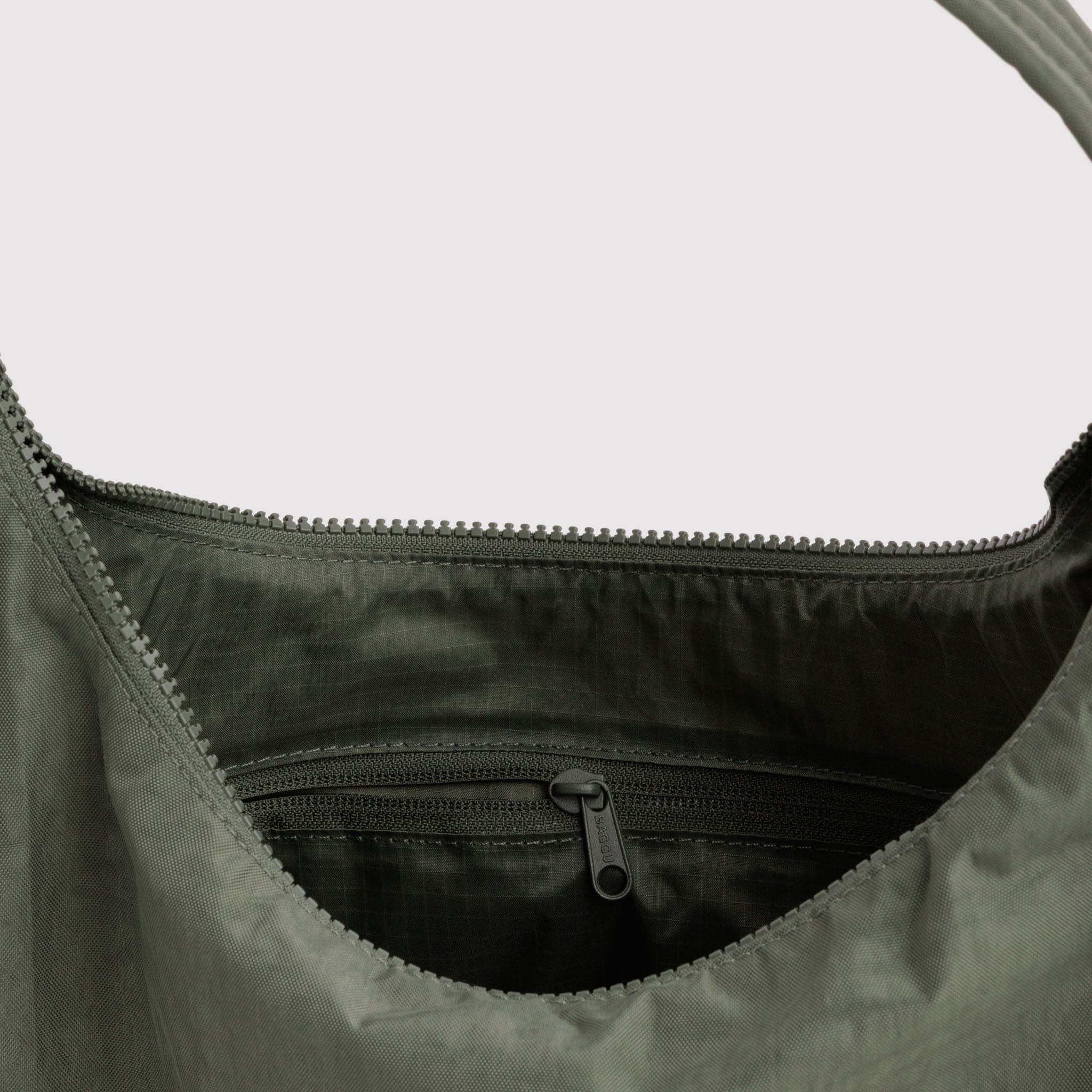 BAGGU Nylon Shoulder Bag (Caper)