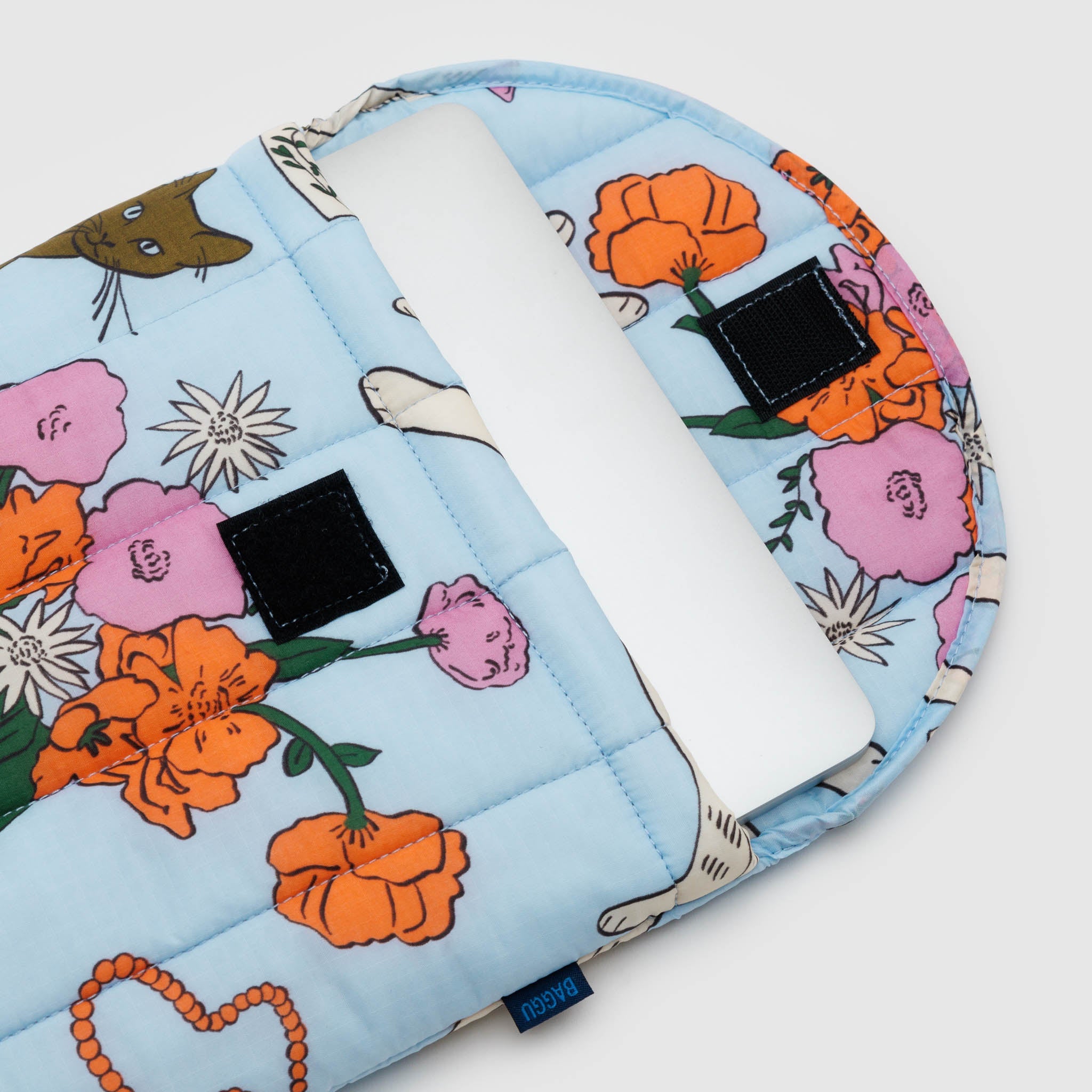 BAGGU Puffy Laptop Sleeve 13/14" (Table Cats)