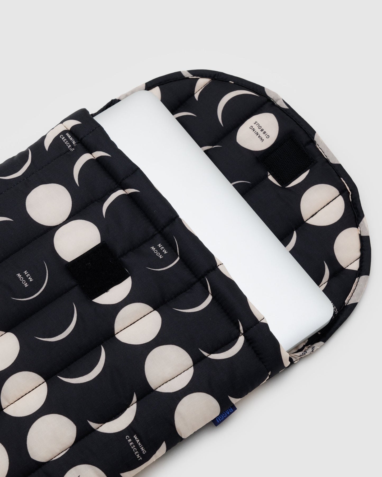 Puffy Laptop Sleeve 16" (Moon)