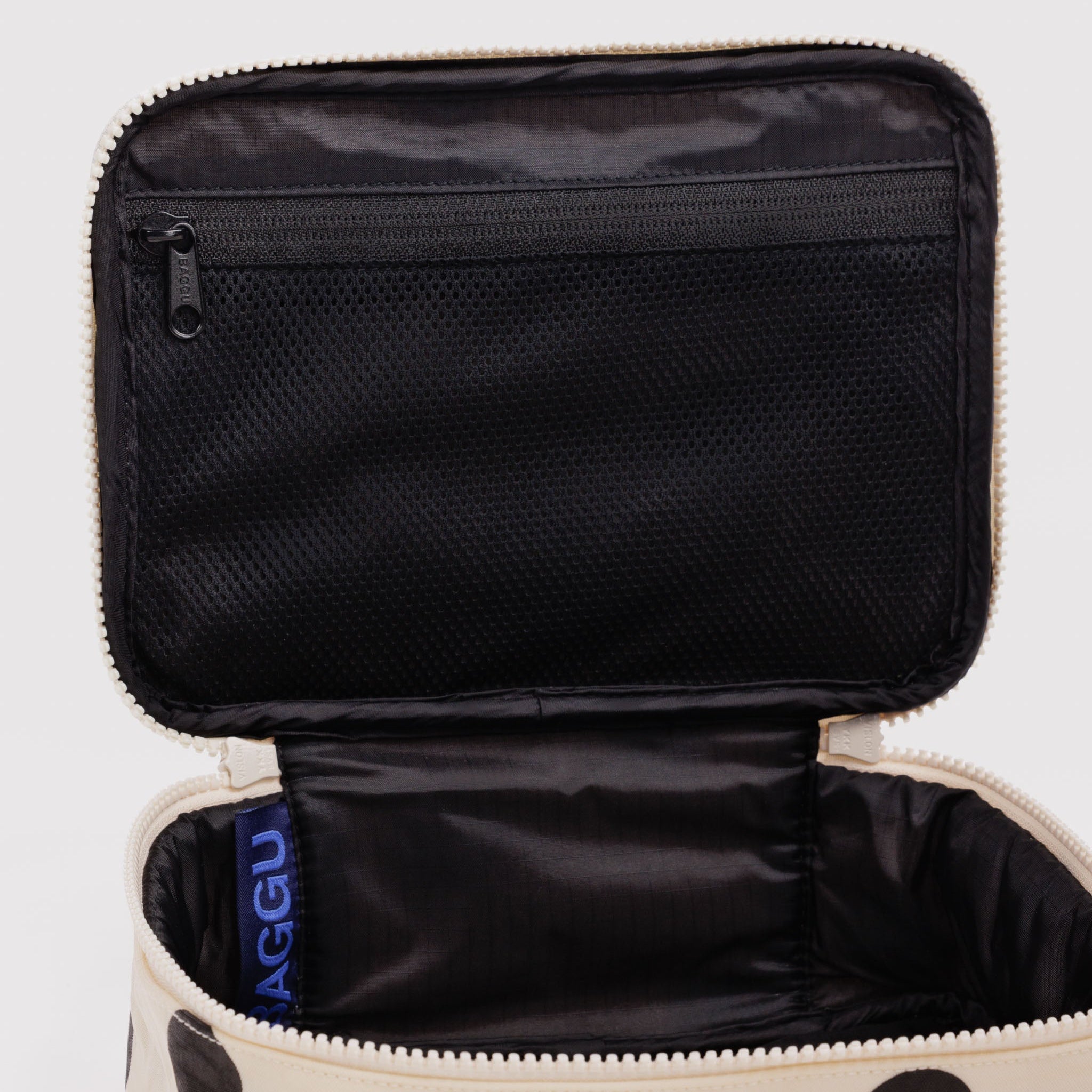 BAGGU Small Cosmetic Case (Cream and Black Polka Dot)