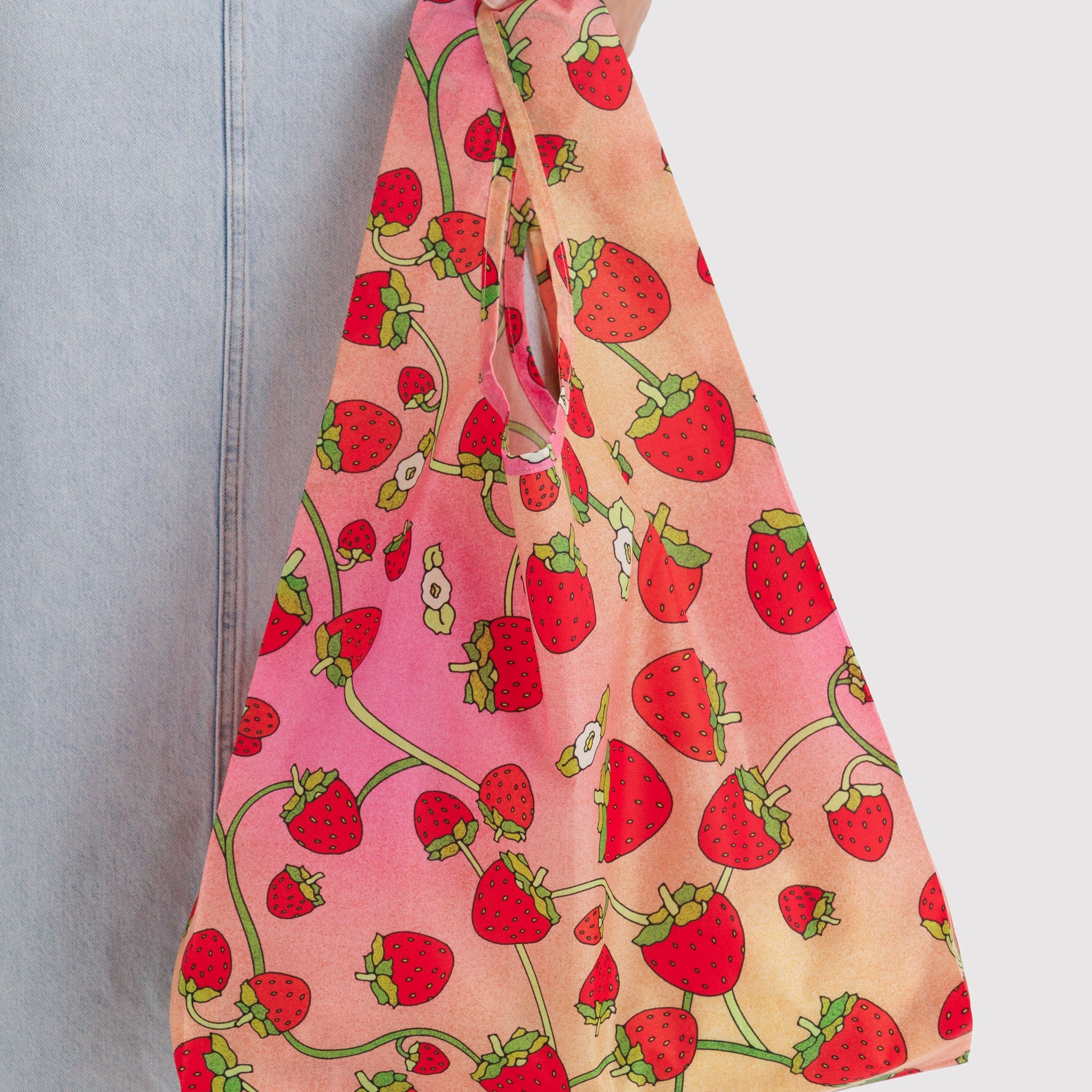 Standard_Baggu_Ripstop_Strawberry_Blossom_02.jpg