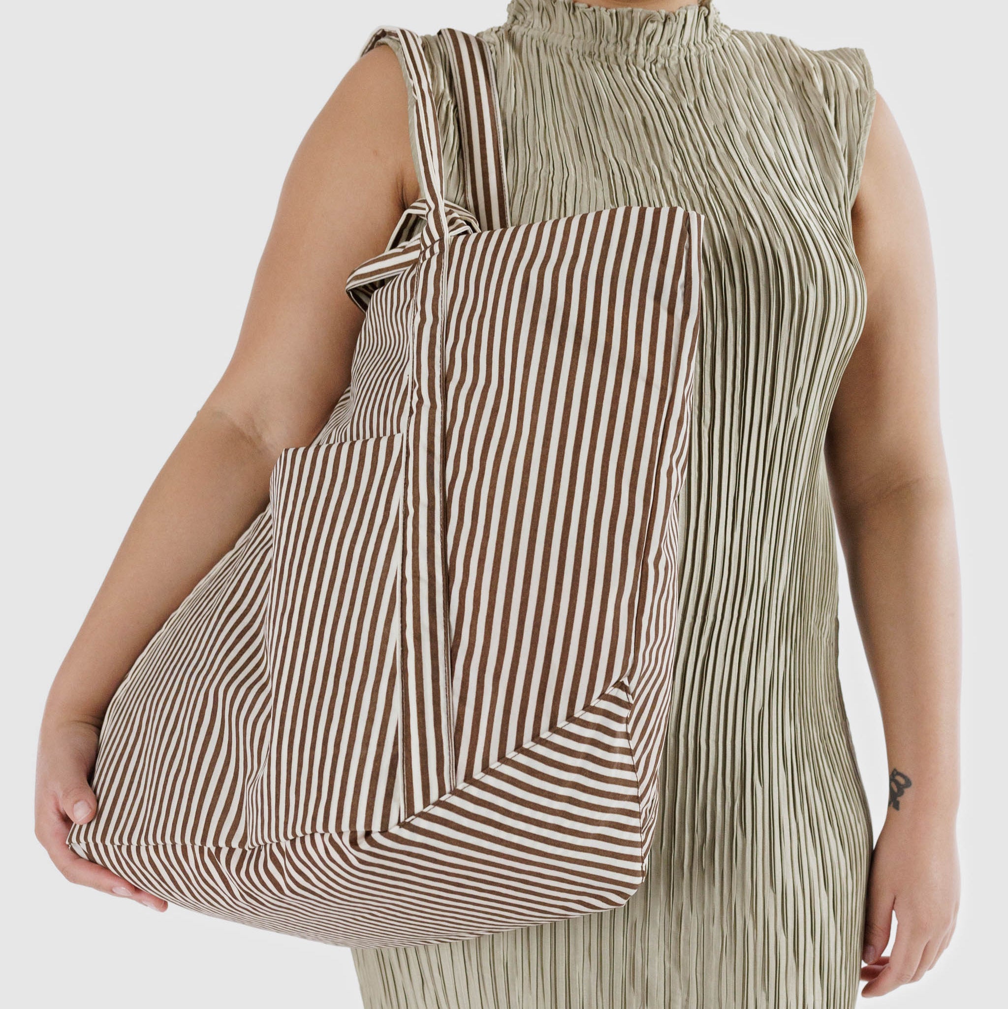 BAGGU Travel Cloud Bag (Brown Stripe)
