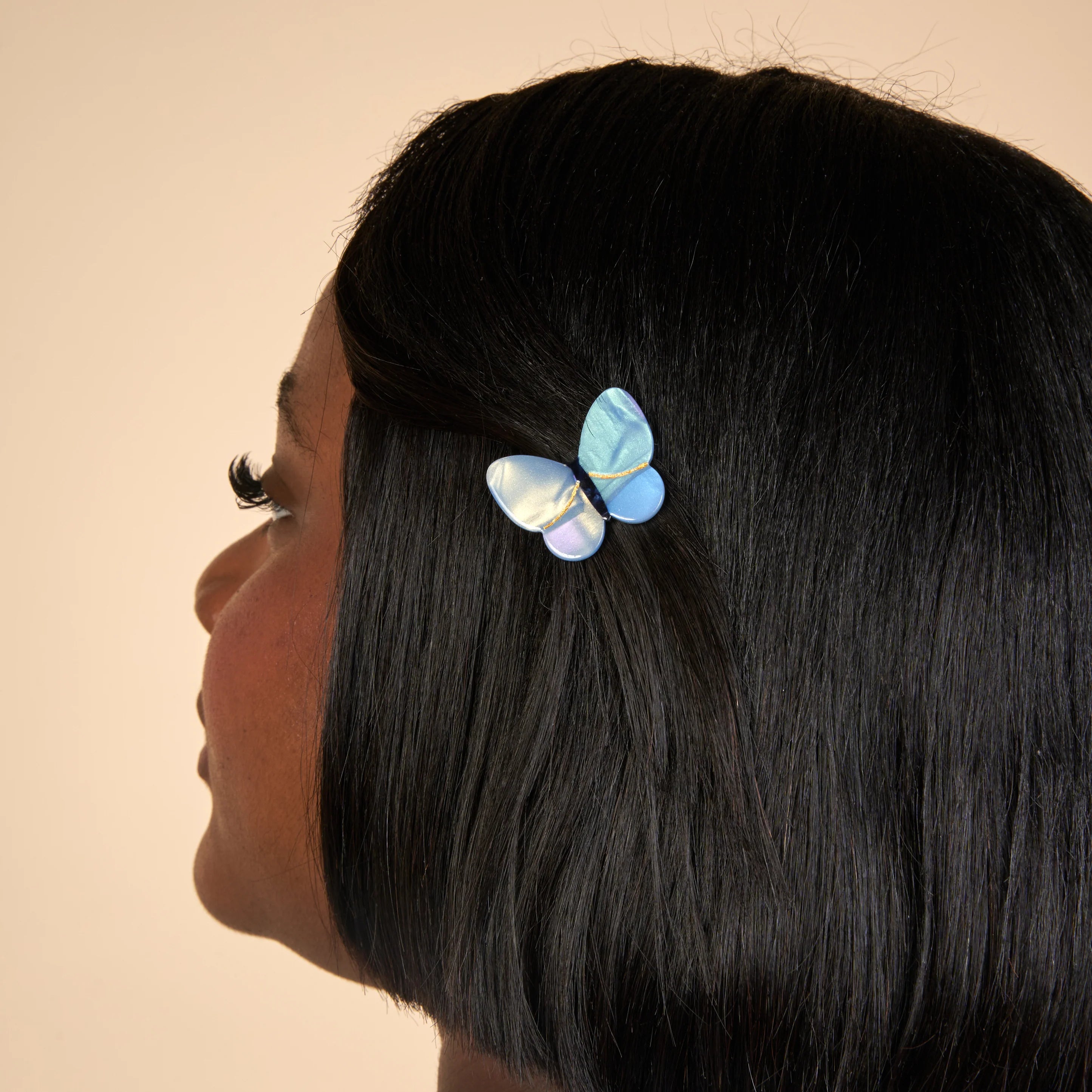 coucou-suzette-accessoire-accessory-cadeau-gift-tendance-trendy-fashion-garden-party-barrette-cheveux-hair-clip-butterfly-papillon-lavande-lavender-porte.webp
