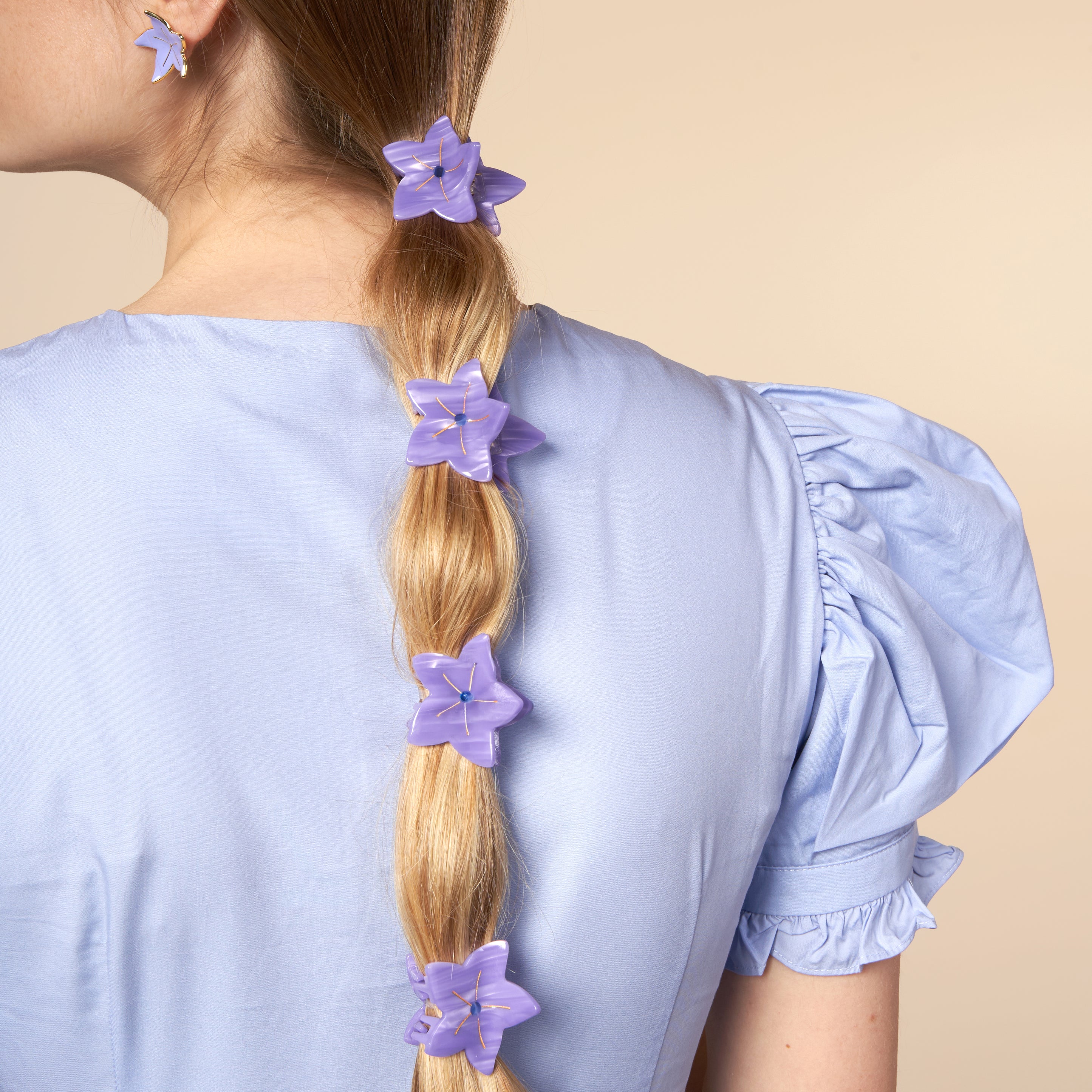 coucou-suzette-accessoire-accessory-cadeau-gift-tendance-trendy-fashion-garden-party-mini-pince-cheveux-hair-claw-fleurs-flower-campanule-bellflower-violet-purple-porte.jpg