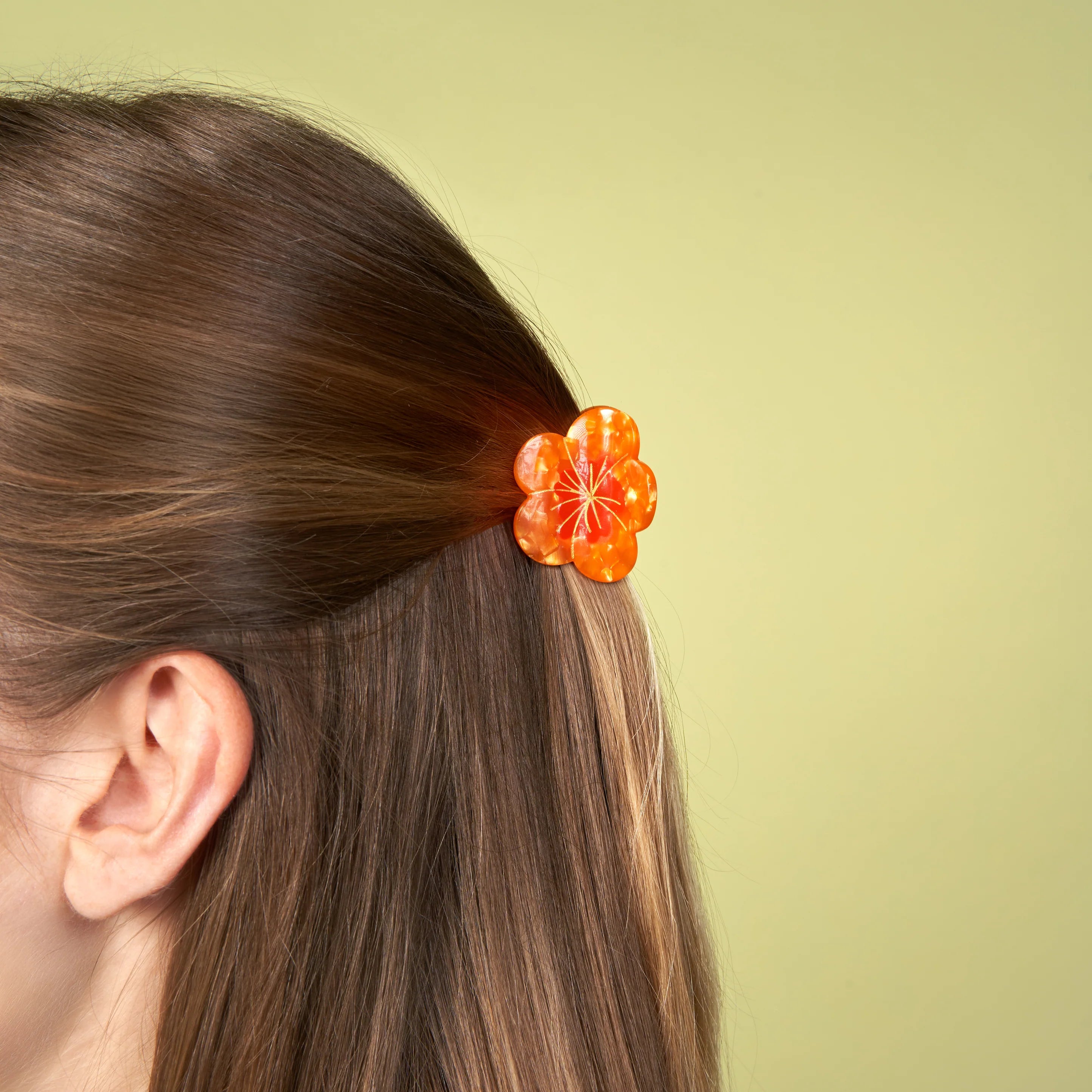coucou-suzette-accessoire-accessory-cadeau-gift-tendance-trendy-fashion-garden-party-mini-pince-cheveux-hair-claw-fleurs-flower-capucine-nasturtium-orange-porte_2897d298-d1b8-41e9-81ea-31a0a32b8625.webp