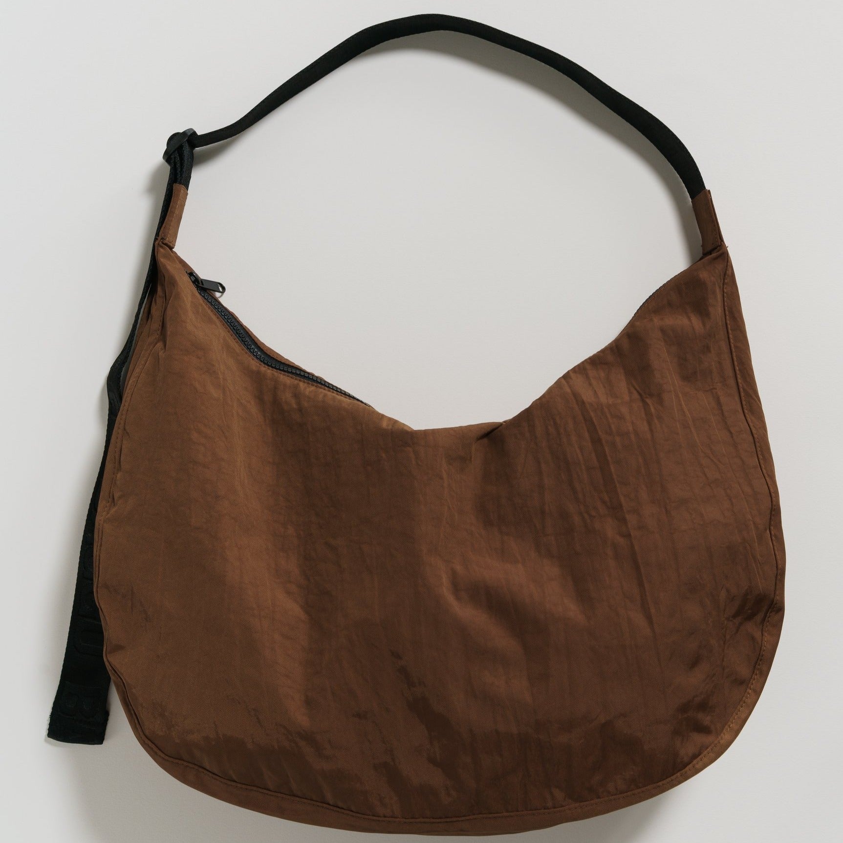 กระเป๋าผ้า Baggu Nylon Crescent Bag สี Brown