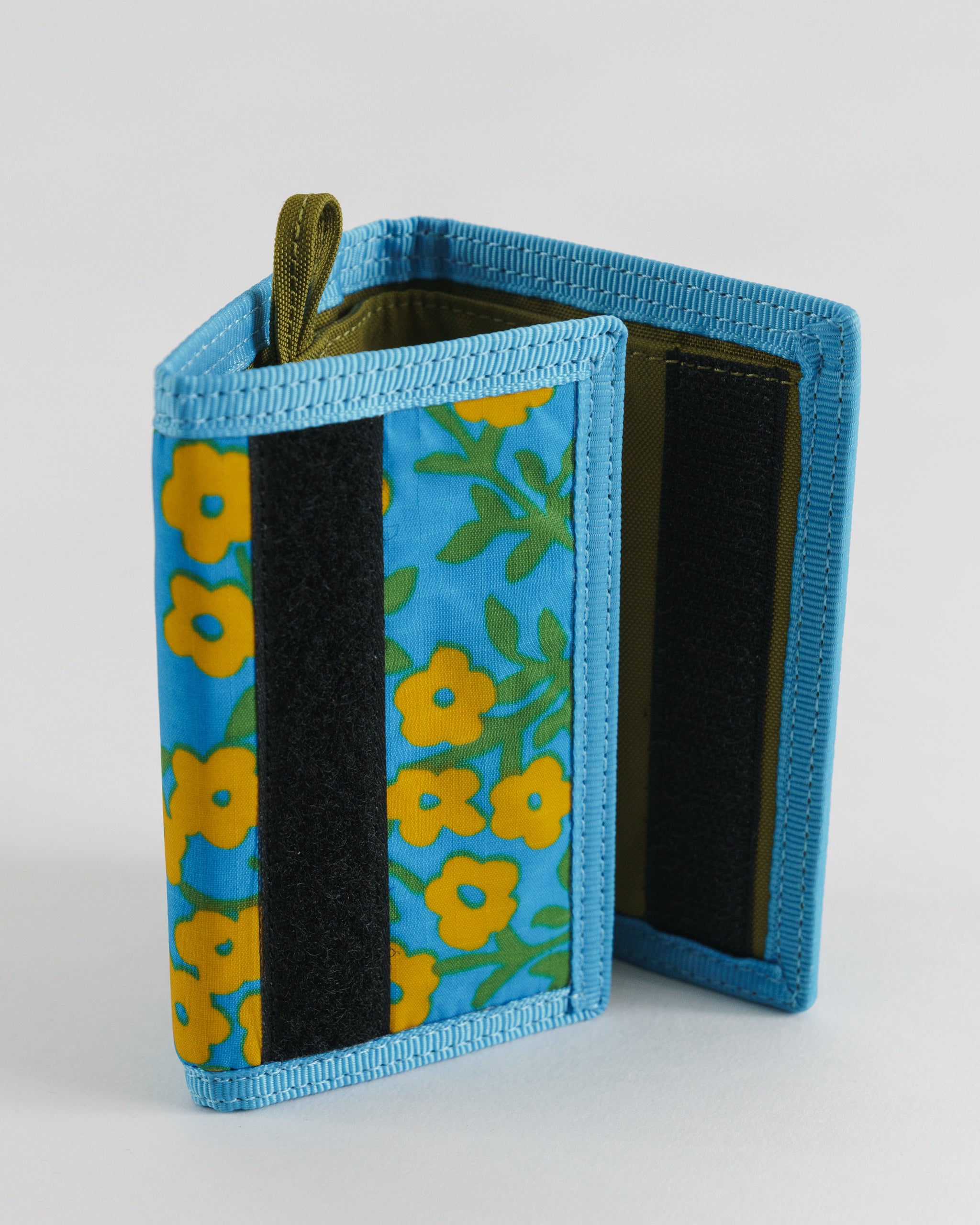Baggu Nylon Wallet: Blue Calico Floral