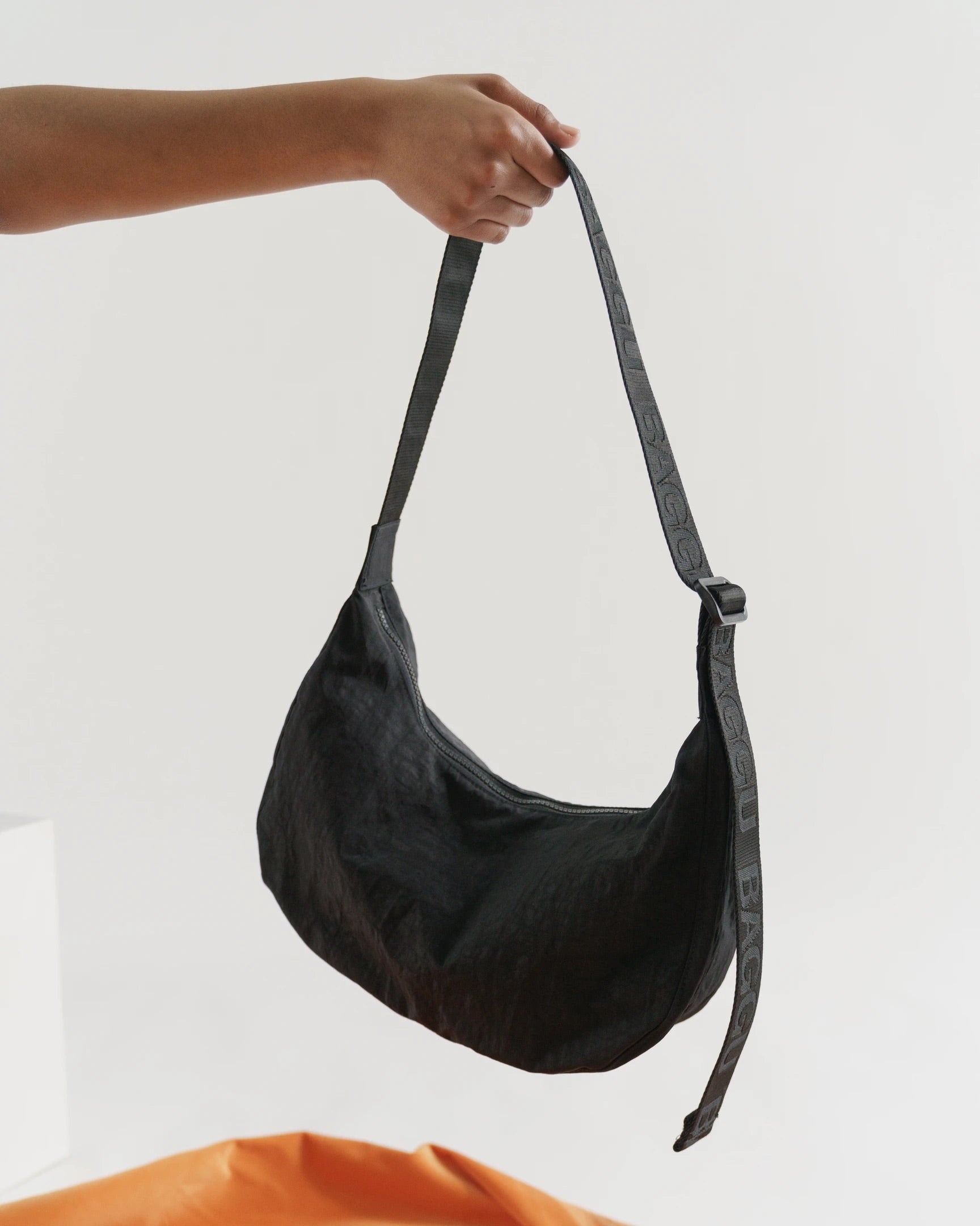 กระเป๋าผ้า Baggu Nylon Crescent Bag สี Black